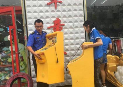IM体育App官网下载,店前摇摇车玩耍要当心!多为三无产品存隐患