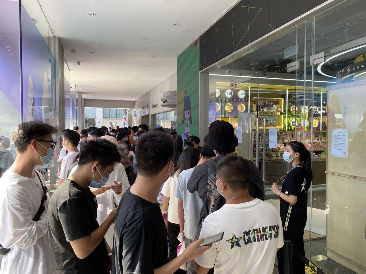 IM体育官网,凌晨就开始排队潮玩店TOPTOY杭州湖滨88店盛大开业
