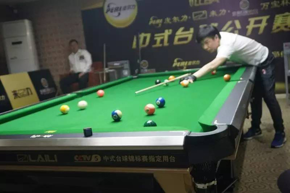 IM体育,摇摆哥“拳打脚踢”险晋级郑宇伯赞来力K7球台专业