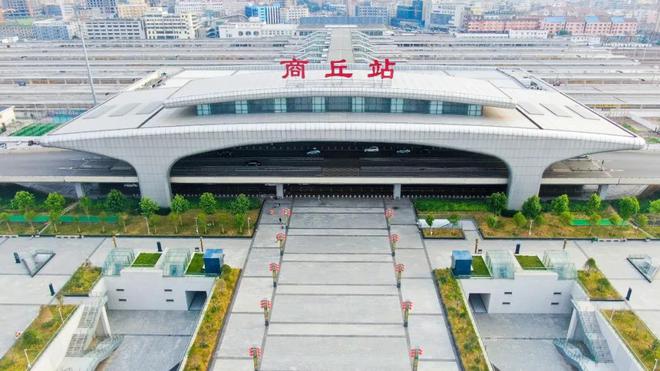 IM体育官方网站,在商丘高铁站下竟然还“藏着”一个巨大的恐龙世界!